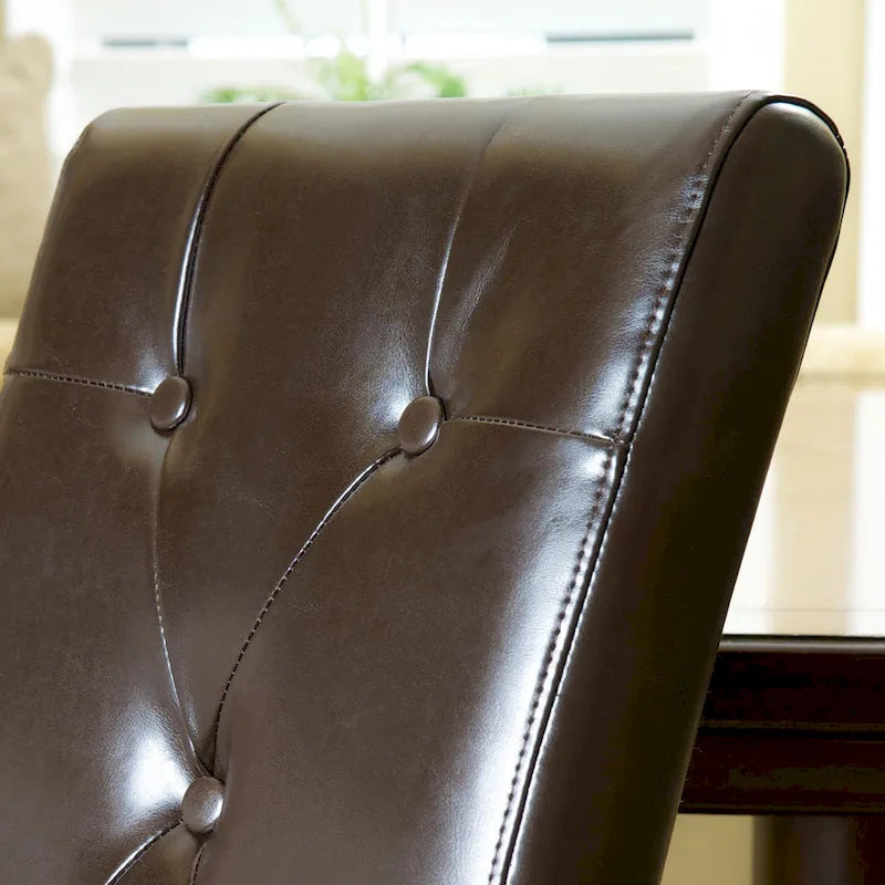 Lot de 2 chaises de salle à manger en cuir reconstitué marron – Style classique