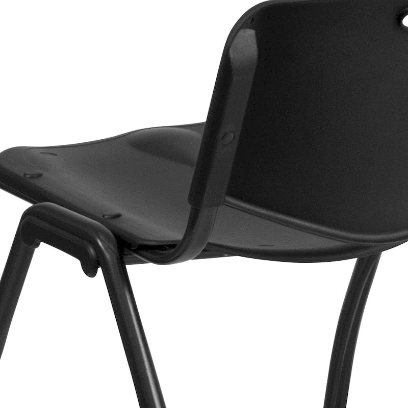 Chaise empilable industrielle en plastique de 880 lb avec poignée de transport