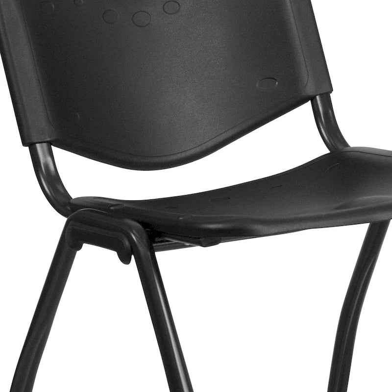 Chaise empilable industrielle en plastique de 880 lb avec poignée de transport