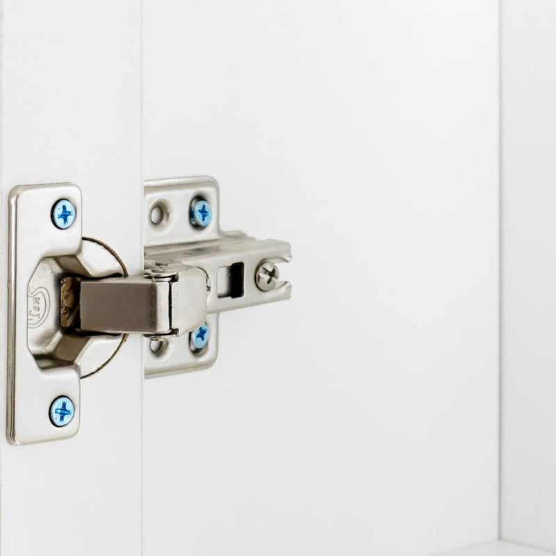Grand placard de cuisine avec portes vitrées